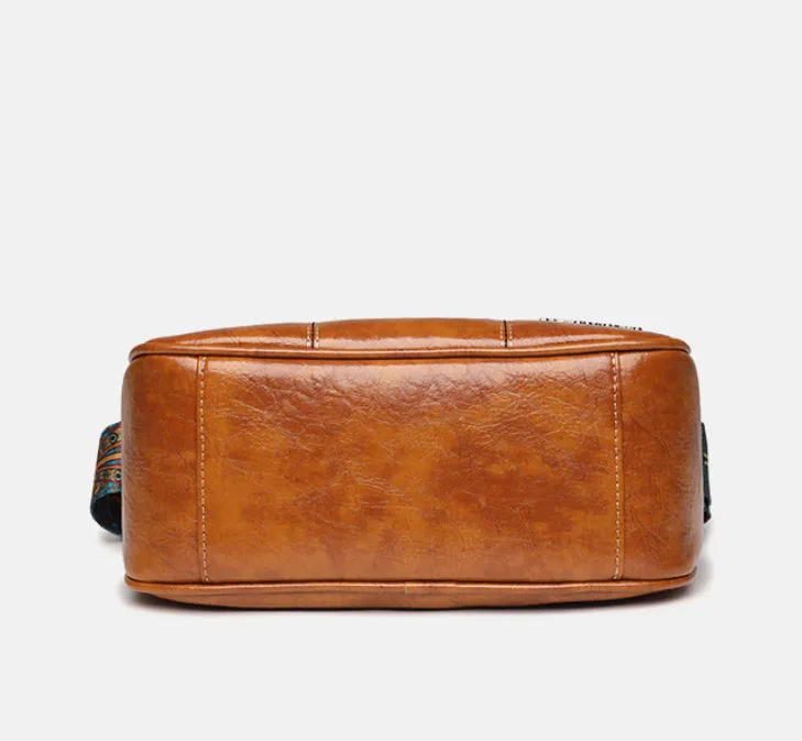 Barrel Wax Trend Crossbody Bag detail 6