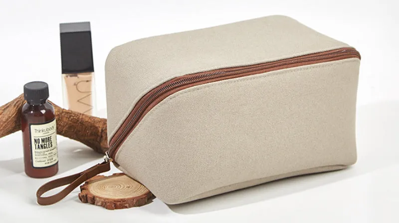 Essentials Chic Portable Cosmetic Bag detail 2