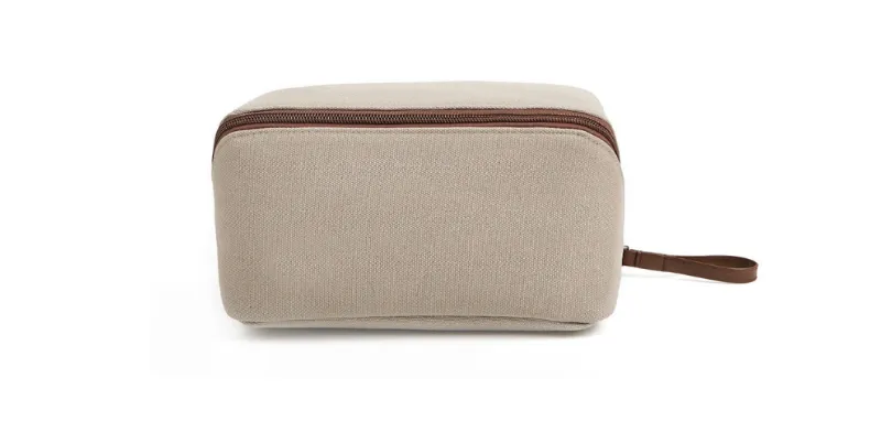 Essentials Chic Portable Cosmetic Bag detail 1