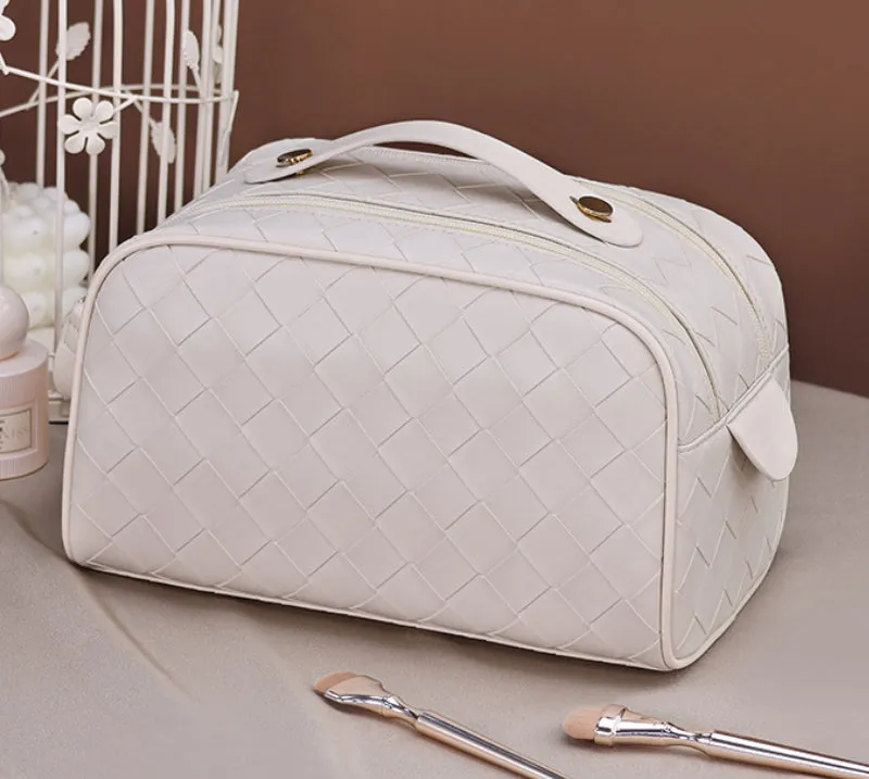 The Luxe Lattice Beauty Organizer detail 6