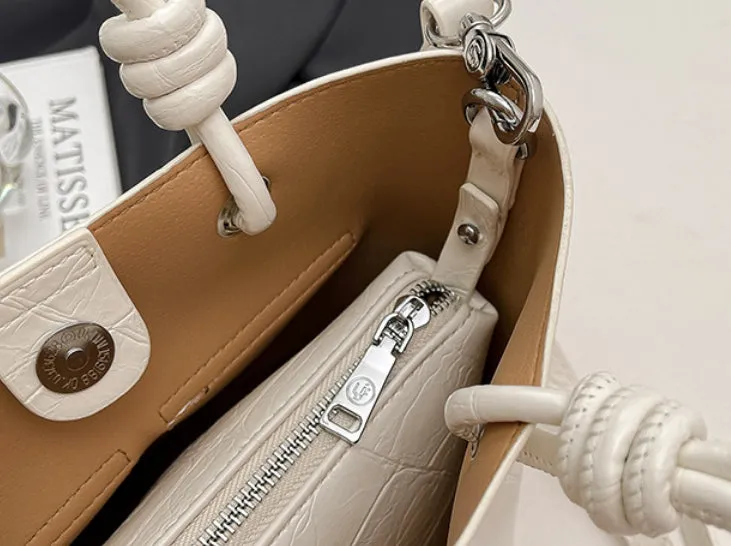 Chic Pocket Shoulder Bag detail 8