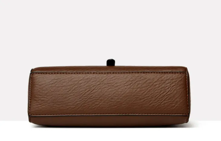 Heritage Buckle Crossbody Bag detail 5