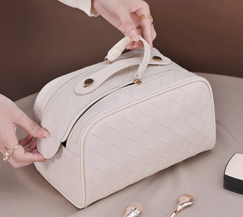 The Luxe Lattice Beauty Organizer detail 3