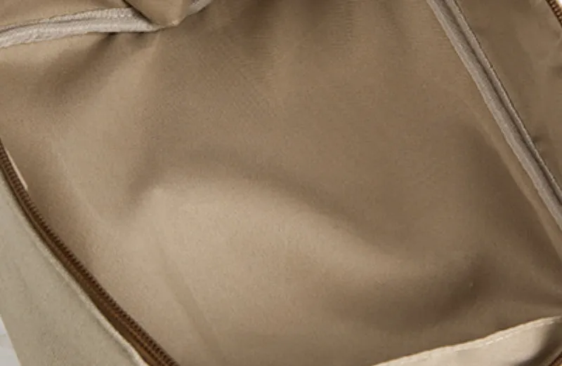 Essentials Chic Portable Cosmetic Bag detail 9