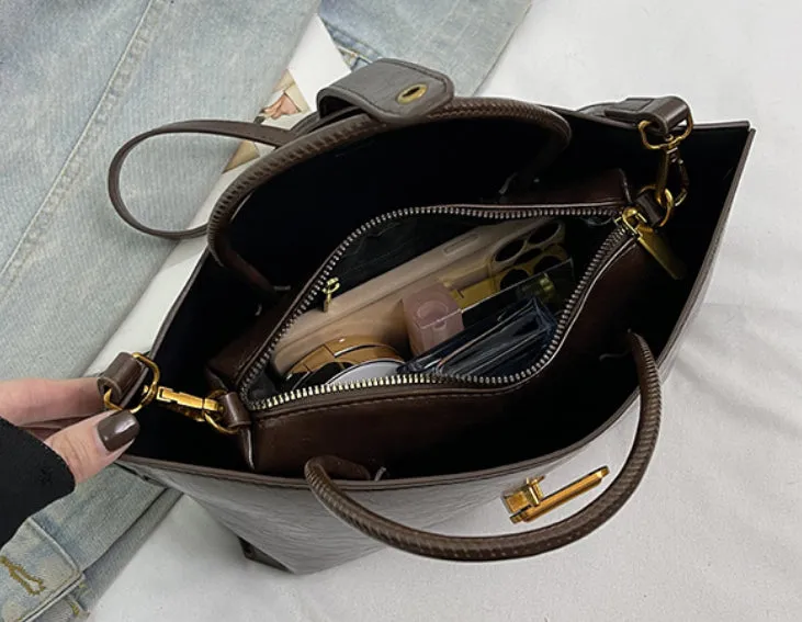 Liora Luxe Handbag detail 10