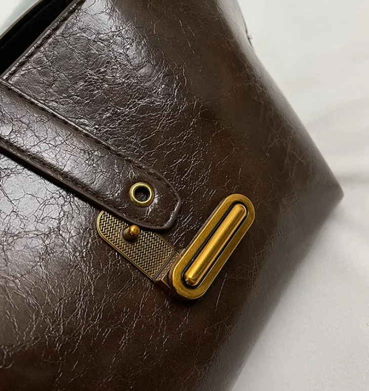Liora Luxe Handbag detail 8
