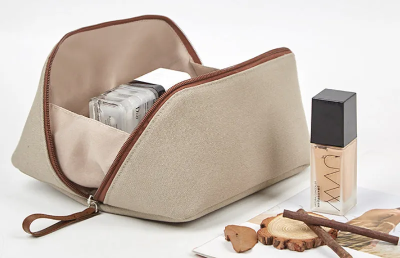 Essentials Chic Portable Cosmetic Bag detail 5