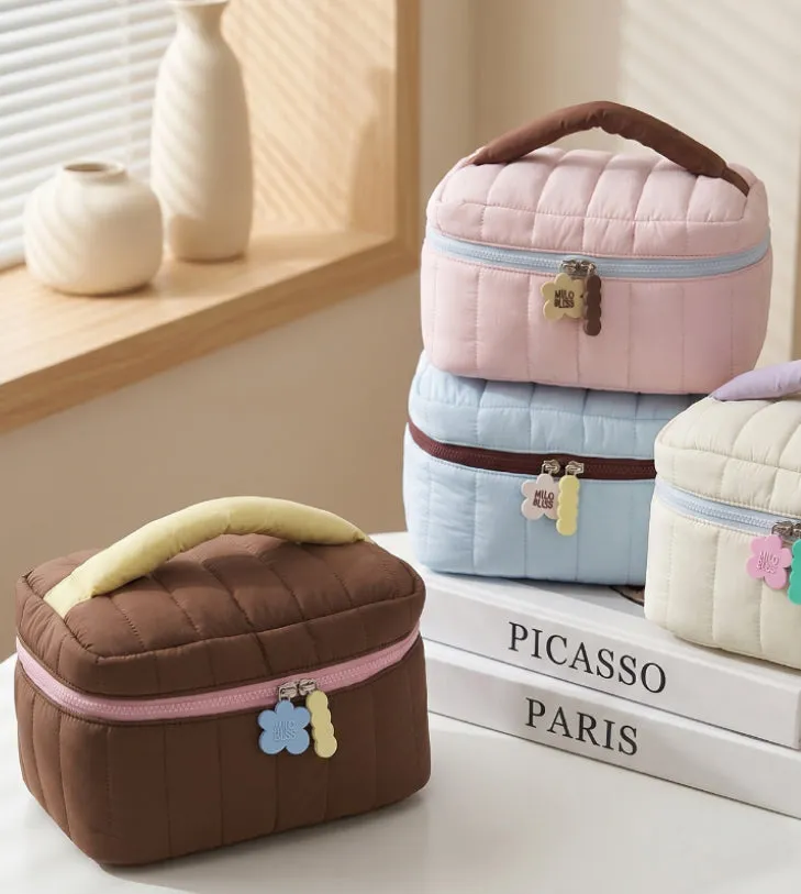 Cloud Puff Cosmetic Bag detail 4