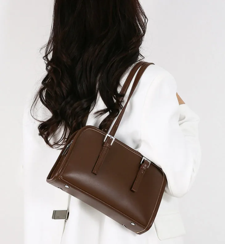 Classic Shoulder Bag detail 13
