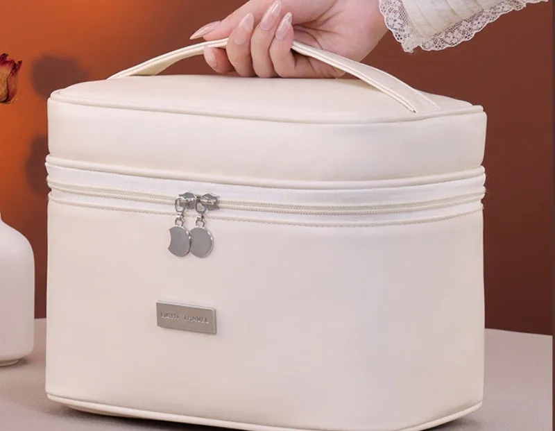 Leatherette Beauty Cosmetic Bag detail 13
