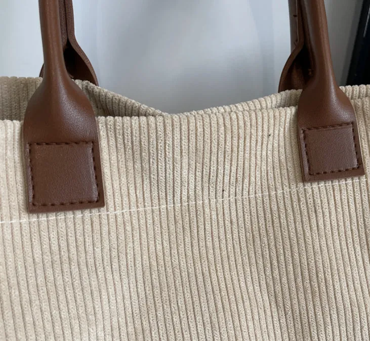 Retrova Letter Tote Bag detail 10