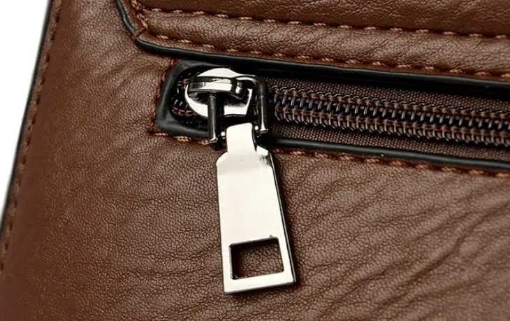 Heritage Buckle Crossbody Bag detail 11