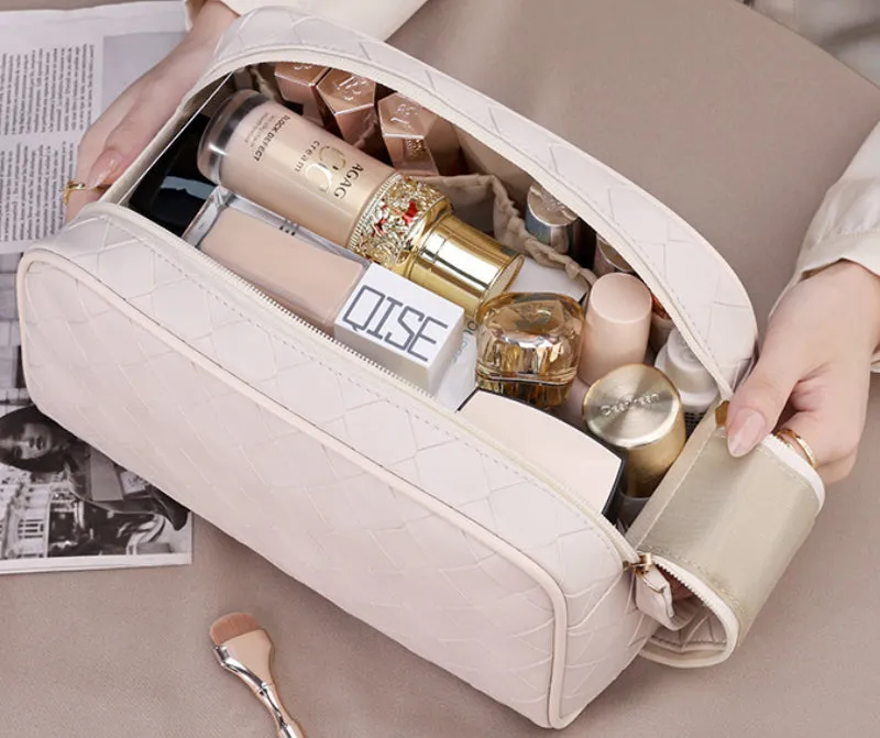 The Luxe Lattice Beauty Organizer detail 11