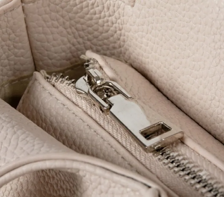 Mira Minimal Structured Handbag detail 7