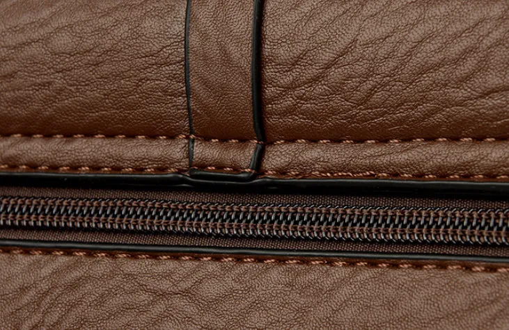 Heritage Buckle Crossbody Bag detail 10