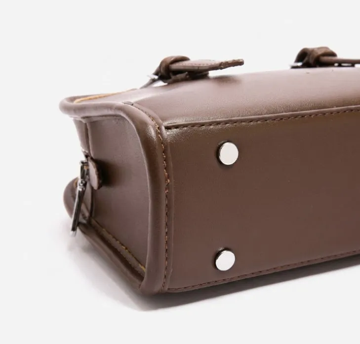 Classic Shoulder Bag detail 9