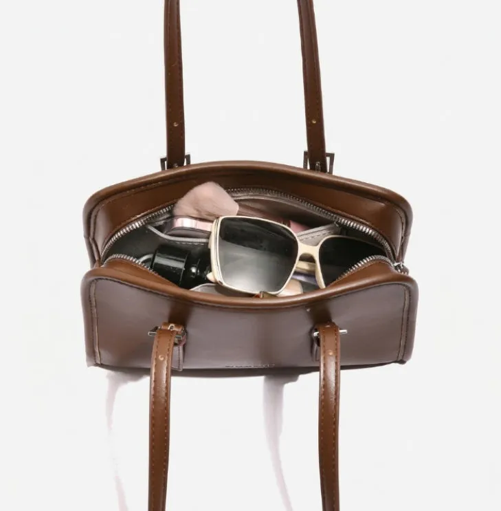 Classic Shoulder Bag detail 11