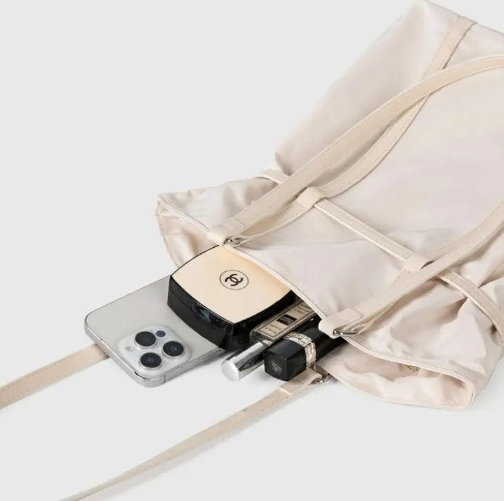 Eclipse Minimal Bucket Bag detail 9