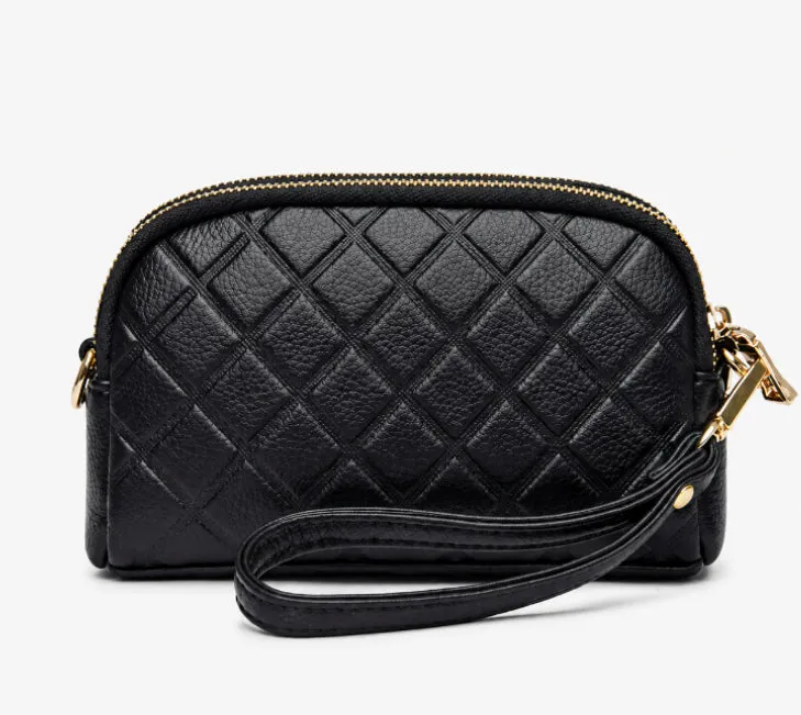 Signature Quilted Designer Crossbody Bag detail 4