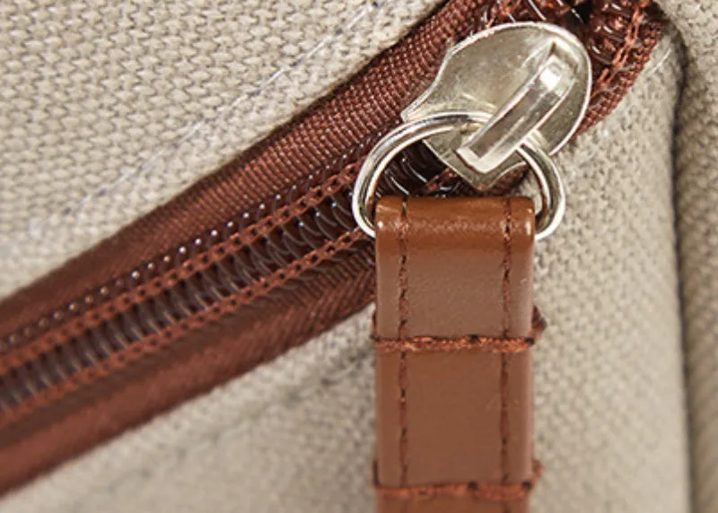 Essentials Chic Portable Cosmetic Bag detail 7