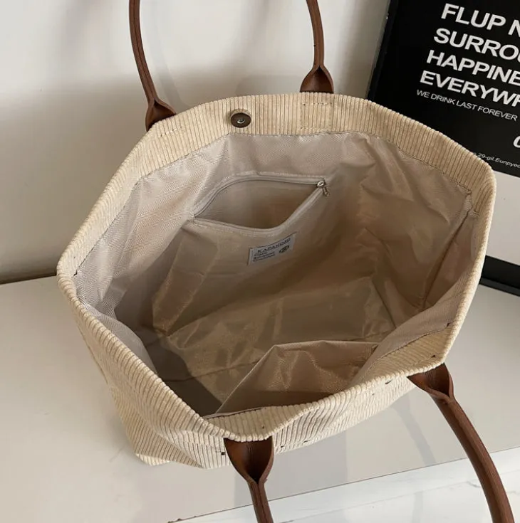 Retrova Letter Tote Bag detail 12
