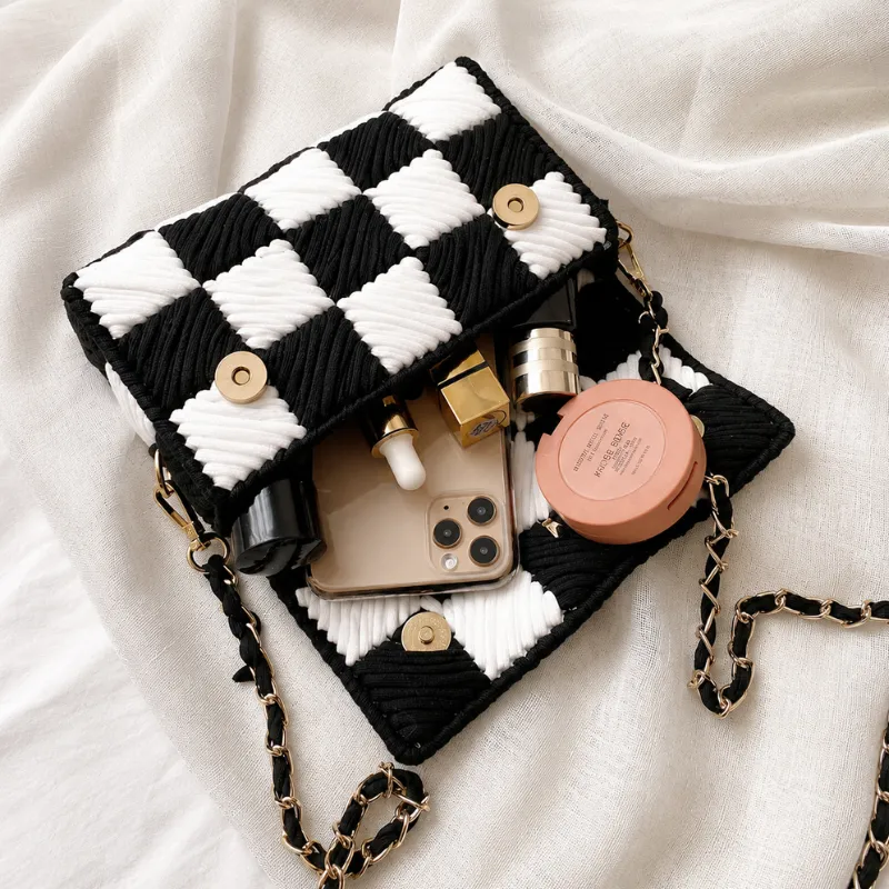 Heritage Checkered Women’s Shoulder Bag image 4