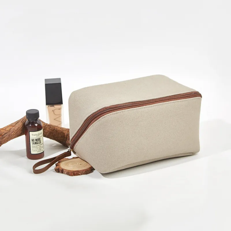 Essentials Chic Portable Cosmetic Bag image 4