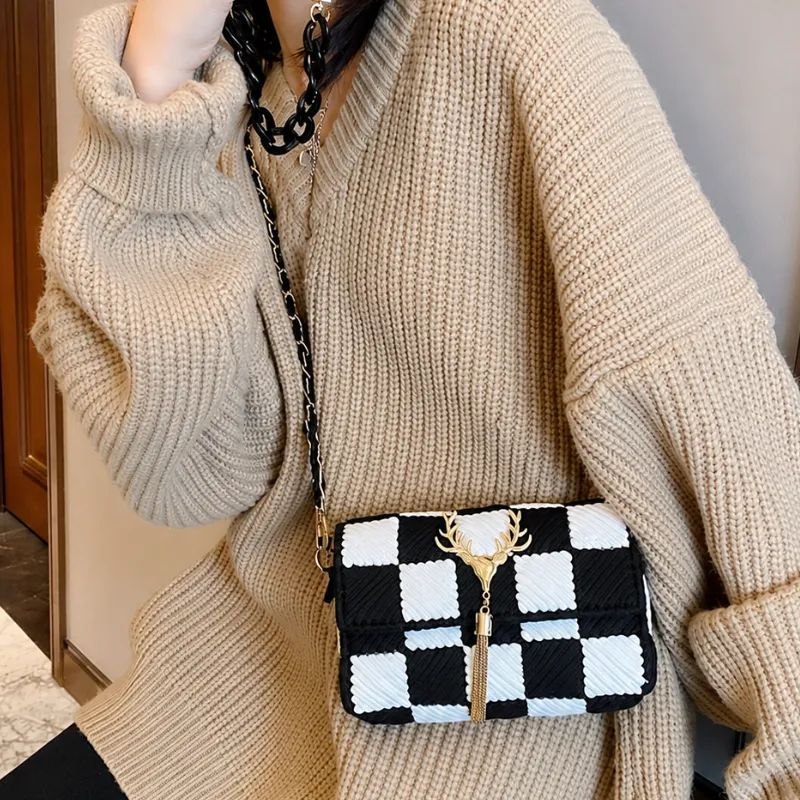 Heritage Checkered Women’s Shoulder Bag image 5