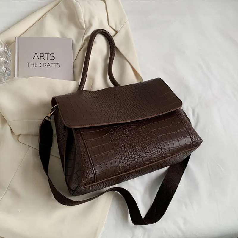 Wide-Band  Commuter Shoulder Tote Bag image 4